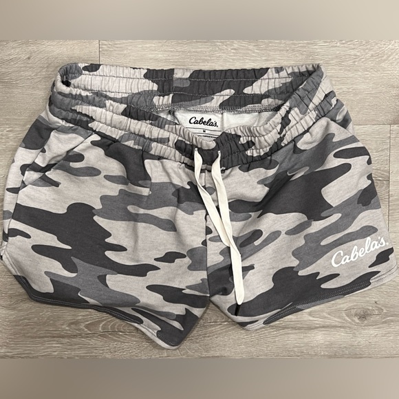 Cabela’s Camo Shorts - Picture 3 of 3